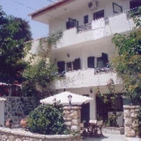 Yasemi Rooms Vaszilikí Kültér fotó