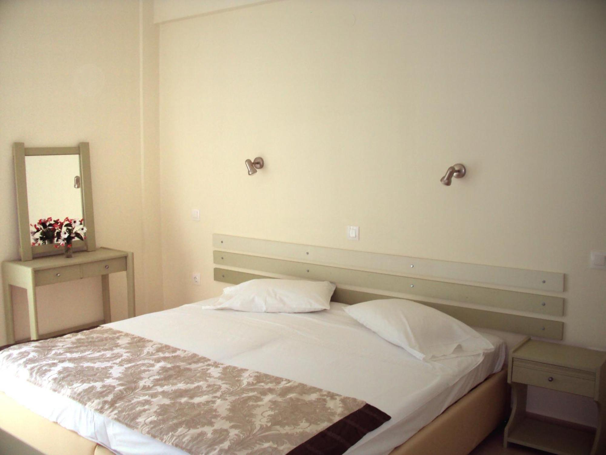 Yasemi Rooms Vaszilikí Kültér fotó