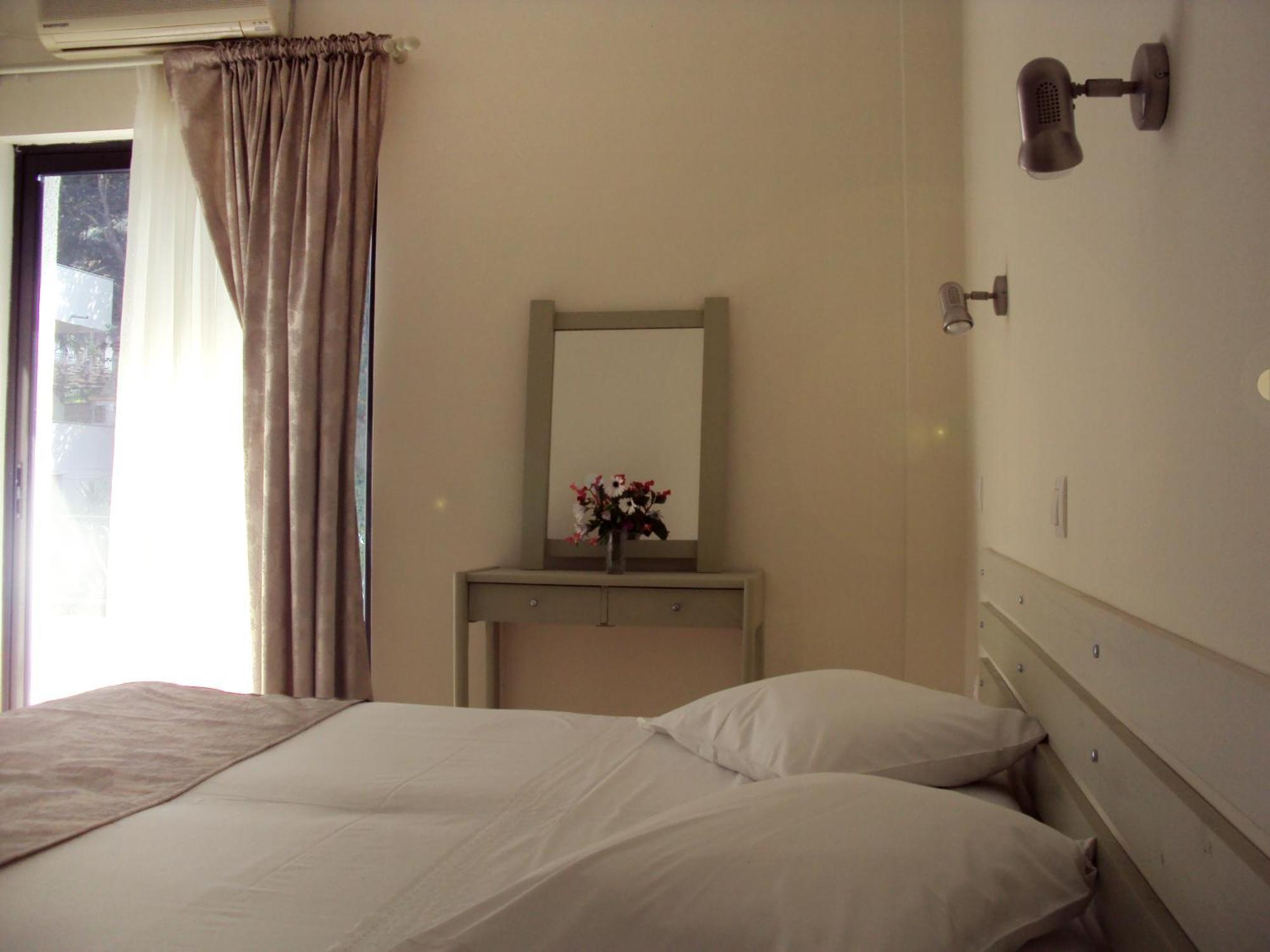 Yasemi Rooms Vaszilikí Kültér fotó
